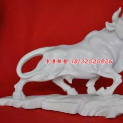 拓荒牛石雕，漢白玉石牛動(dòng)物雕塑