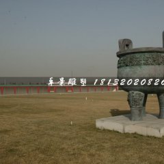 三足銅鼎，廣場(chǎng)青銅鼎