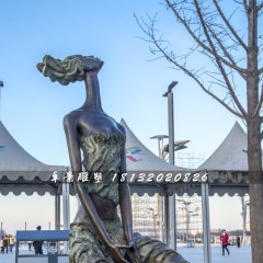 仰望藍(lán)天的少女銅雕，公園景觀雕塑