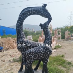 親嘴鹿石雕，青石動物雕塑