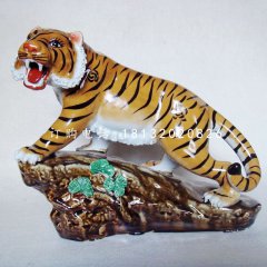 玻璃鋼老虎上山雕塑，動物雕塑